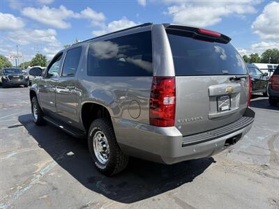 2007 Chevrolet Suburban 2500 LT 4WD - Photo 5 - Flushing, MI 48433