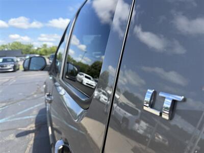 2007 Chevrolet Suburban 2500 LT 4WD - Photo 40 - Flushing, MI 48433