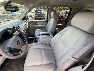 2007 Chevrolet Suburban 2500 LT 4WD - Photo 14 - Flushing, MI 48433