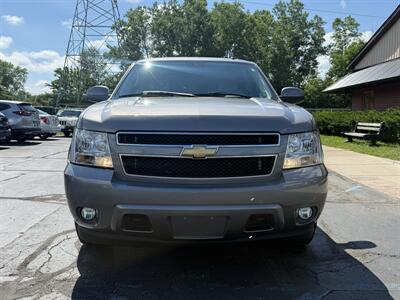 2007 Chevrolet Suburban 2500 LT 4WD - Photo 2 - Flushing, MI 48433
