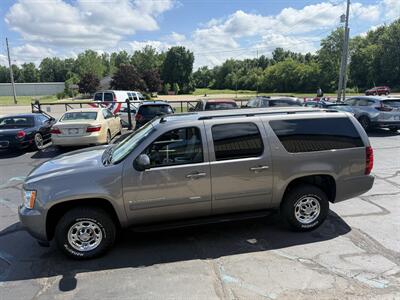 2007 Chevrolet Suburban 2500 LT 4WD - Photo 4 - Flushing, MI 48433