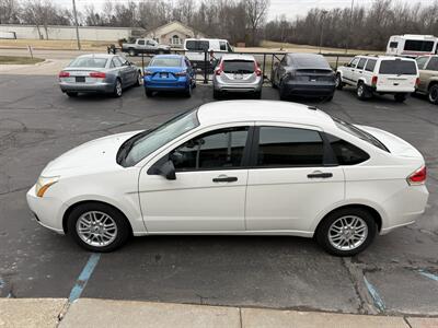 2009 Ford Focus SE   - Photo 8 - Flushing, MI 48433