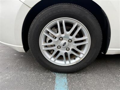 2009 Ford Focus SE   - Photo 20 - Flushing, MI 48433