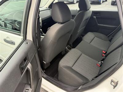 2009 Ford Focus SE   - Photo 15 - Flushing, MI 48433