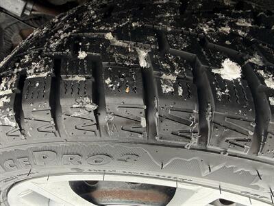 2010 Pontiac Vibe 2.4L - Photo 13 - Flushing, MI 48433