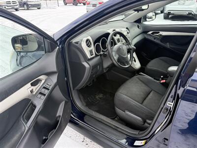 2010 Pontiac Vibe 2.4L - Photo 11 - Flushing, MI 48433