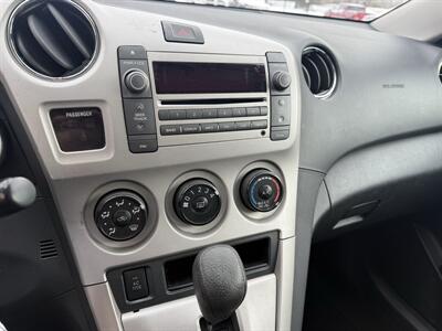 2010 Pontiac Vibe 2.4L - Photo 15 - Flushing, MI 48433