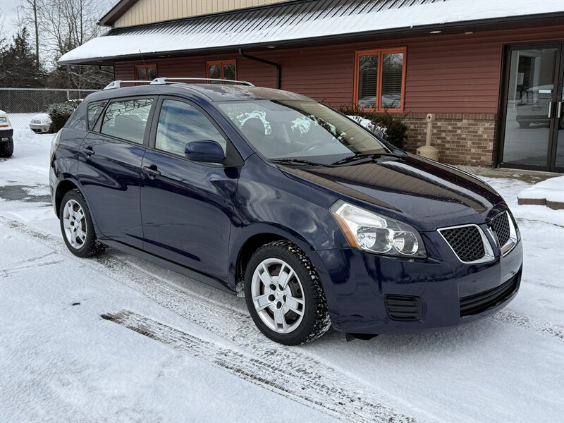 2010 Pontiac Vibe 2.4L   - Photo 1 - Flushing, MI 48433