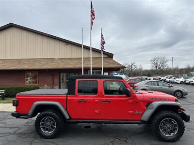 2020 Jeep Gladiator Overland 6-SPEED  4X4 - Photo 3 - Flushing, MI 48433