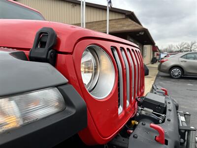 2020 Jeep Gladiator Overland 6-SPEED  4X4 - Photo 28 - Flushing, MI 48433