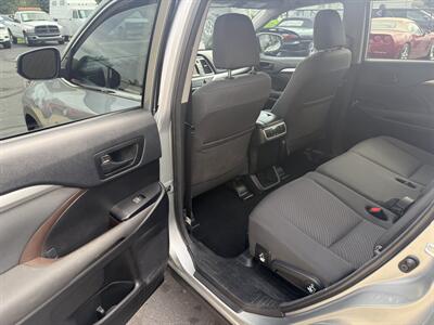 2018 Toyota Highlander LE   - Photo 21 - Flushing, MI 48433
