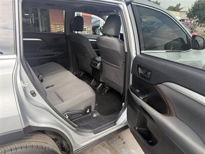 2018 Toyota Highlander LE   - Photo 11 - Flushing, MI 48433