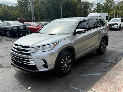 2018 Toyota Highlander LE   - Photo 8 - Flushing, MI 48433