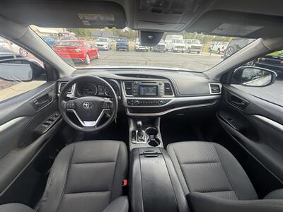 2018 Toyota Highlander LE   - Photo 22 - Flushing, MI 48433