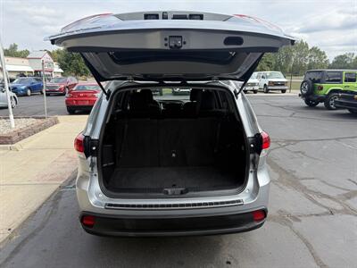 2018 Toyota Highlander LE   - Photo 13 - Flushing, MI 48433