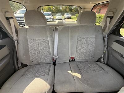 2006 GMC Envoy SLE  4X4 - Photo 31 - Flushing, MI 48433