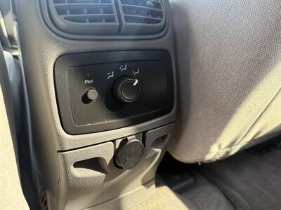 2006 GMC Envoy SLE  4X4 - Photo 28 - Flushing, MI 48433
