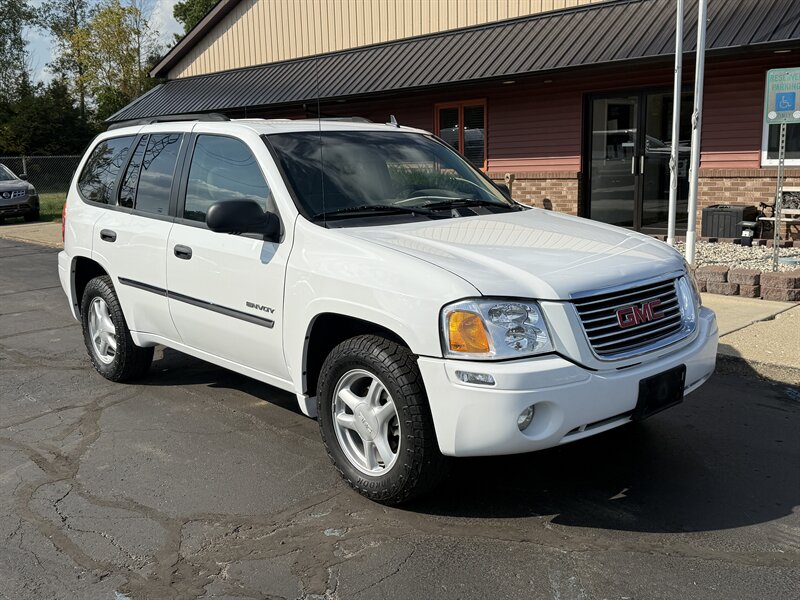2006 GMC Envoy SLE  4X4 - Photo 1 - Flushing, MI 48433