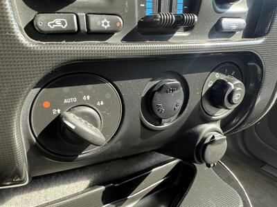 2006 GMC Envoy SLE  4X4 - Photo 16 - Flushing, MI 48433