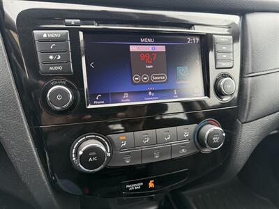 2018 Nissan Rogue S  AWD - Photo 14 - Flushing, MI 48433
