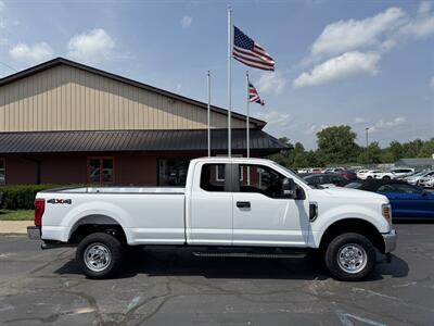 2019 Ford F-350 Super Duty XL  Supercab 4X4 - Photo 4 - Flushing, MI 48433