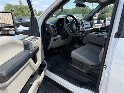 2019 Ford F-350 Super Duty XL  Supercab 4X4 - Photo 9 - Flushing, MI 48433