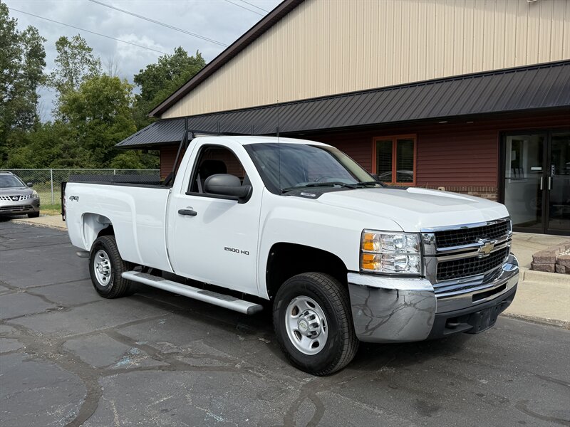 2010 Chevrolet Silverado 2500 HD 4X4  TOMMY GATE - Photo 1 - Flushing, MI 48433