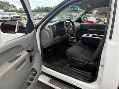 2010 Chevrolet Silverado 2500 HD 4X4  TOMMY GATE - Photo 12 - Flushing, MI 48433