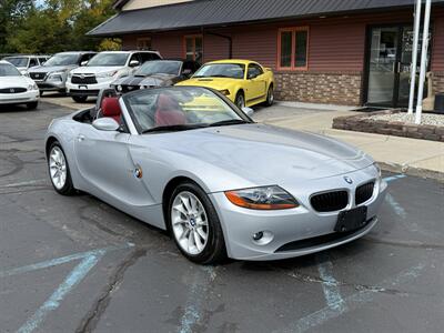 2004 BMW Z4 2.5i Roadster  5-Speed Manual Convertible