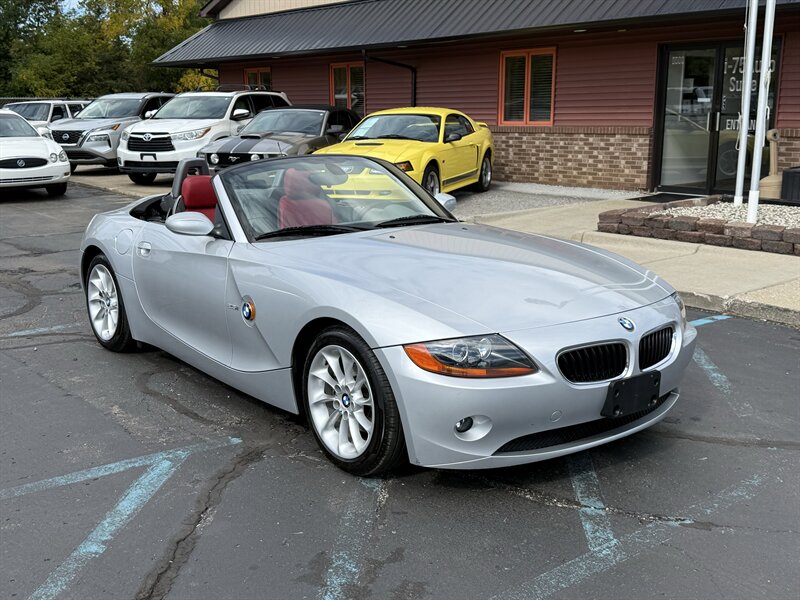 2004 BMW Z4 2.5i Roadster  5-Speed Manual - Photo 1 - Flushing, MI 48433