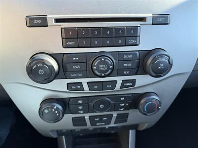 2011 Ford Focus SE   - Photo 13 - Flushing, MI 48433