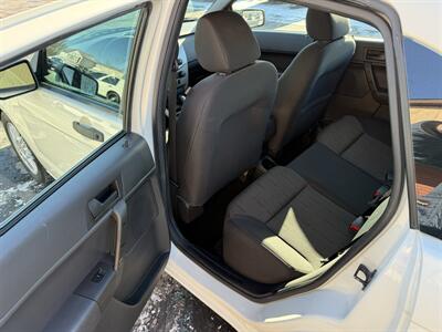 2011 Ford Focus SE   - Photo 17 - Flushing, MI 48433