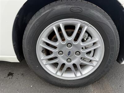 2011 Ford Focus SE   - Photo 24 - Flushing, MI 48433