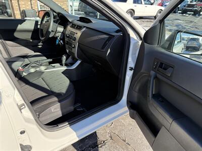 2011 Ford Focus SE   - Photo 23 - Flushing, MI 48433