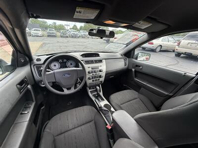 2011 Ford Focus SE   - Photo 16 - Flushing, MI 48433