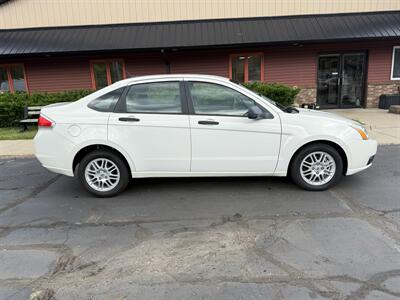 2011 Ford Focus SE   - Photo 5 - Flushing, MI 48433