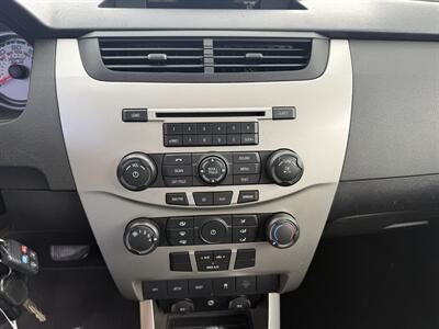 2011 Ford Focus SE   - Photo 15 - Flushing, MI 48433