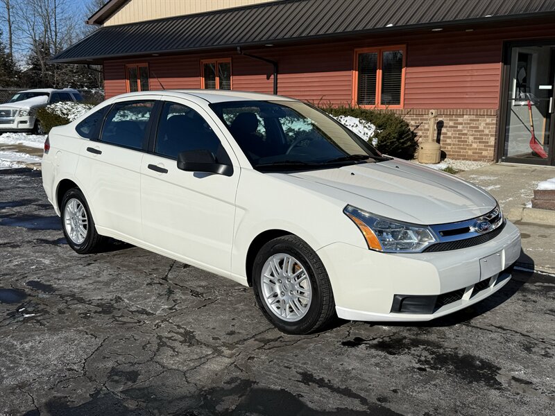 2011 Ford Focus SE   - Photo 1 - Flushing, MI 48433