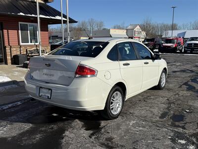 2011 Ford Focus SE   - Photo 5 - Flushing, MI 48433