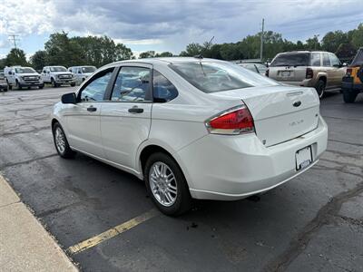 2011 Ford Focus SE   - Photo 8 - Flushing, MI 48433