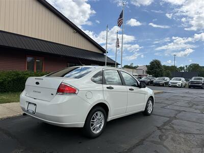 2011 Ford Focus SE   - Photo 6 - Flushing, MI 48433