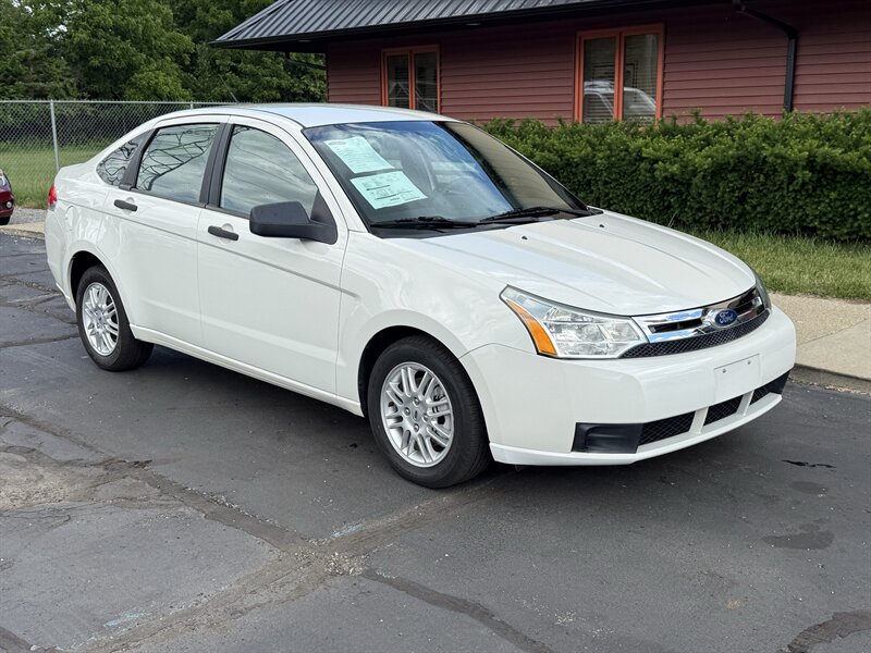 2011 Ford Focus SE   - Photo 1 - Flushing, MI 48433