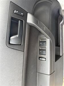 2011 Ford Focus SE   - Photo 18 - Flushing, MI 48433