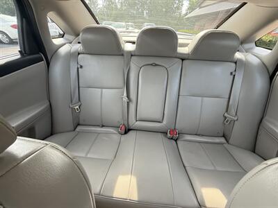 2009 Chevrolet Impala LTZ   - Photo 16 - Flushing, MI 48433