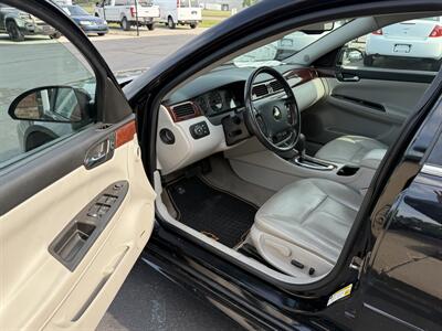 2009 Chevrolet Impala LTZ   - Photo 9 - Flushing, MI 48433