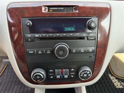 2009 Chevrolet Impala LTZ   - Photo 11 - Flushing, MI 48433
