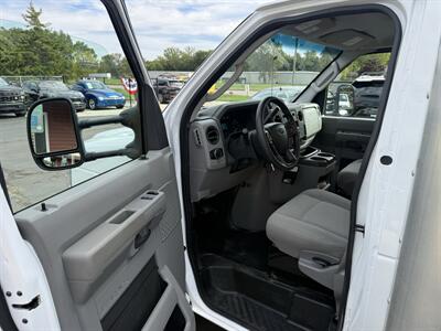 2024 Ford E-350 SD  17' Rockford Box - Photo 9 - Flushing, MI 48433