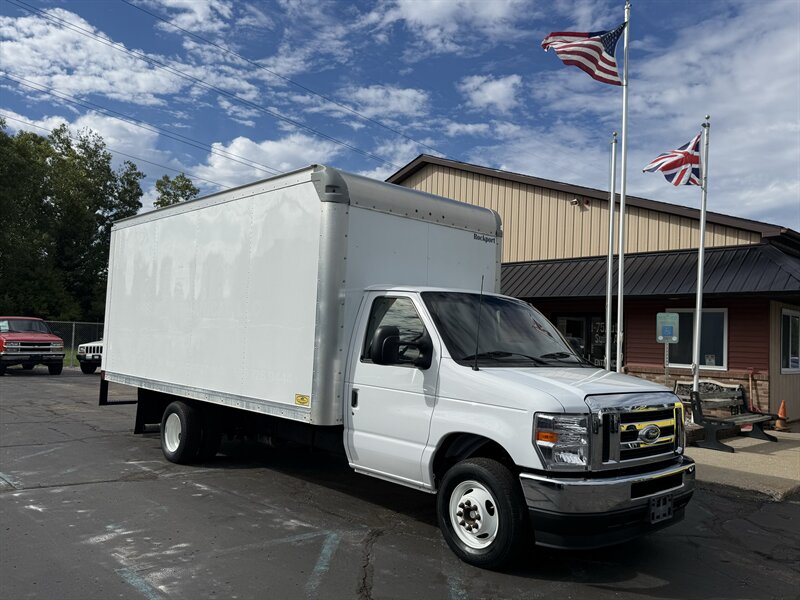 2024 Ford E-350 SD  17' Rockford Box - Photo 1 - Flushing, MI 48433
