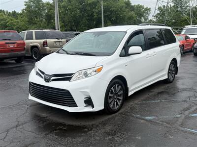 2018 Toyota Sienna LE 7-Passenger  AWD - Photo 3 - Flushing, MI 48433