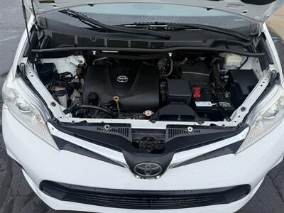 2018 Toyota Sienna LE 7-Passenger  AWD - Photo 36 - Flushing, MI 48433